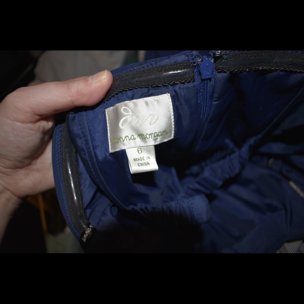 Donna Morgan Navy strapless - Picture 5 of 5